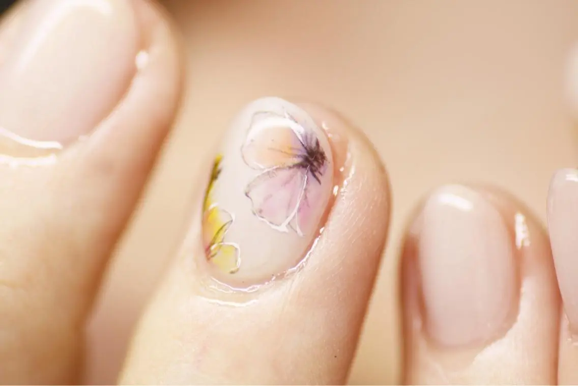 ネイル アートネイル フラワーネイル ワンカラーネイル atelier nife.のネイルデザイン