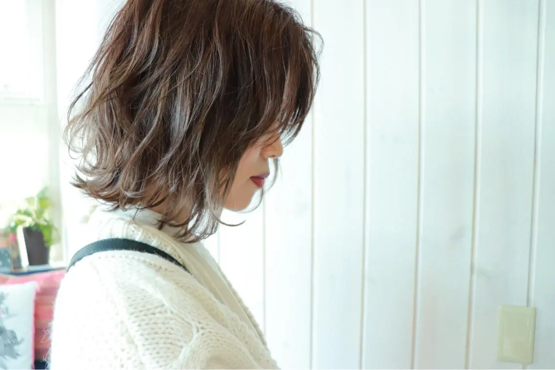 ミディアム 佐山 眞紀のヘアスタイル