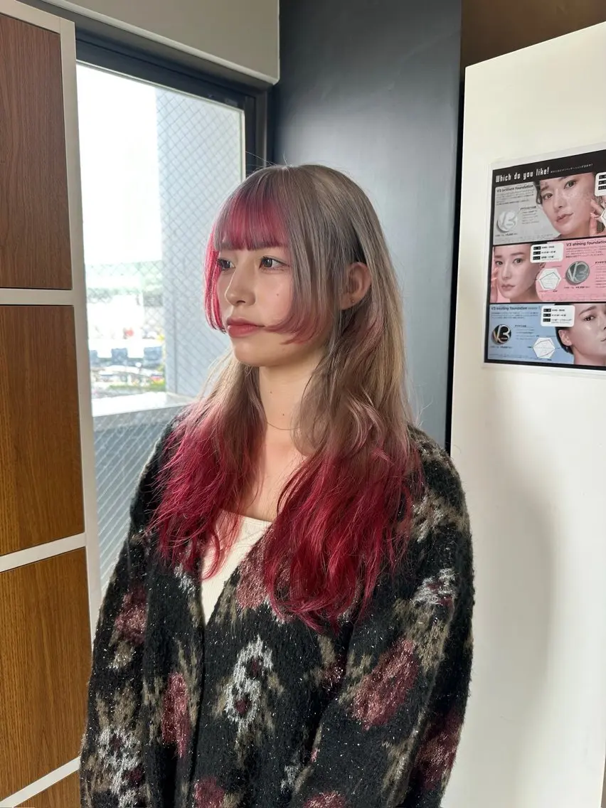 セミロング カラー デザインカラー ハイトーンカラー ボブ くびれヘア 顔まわりレイヤー 大阪ウルフカット ハッシュカットのヘアスタイル