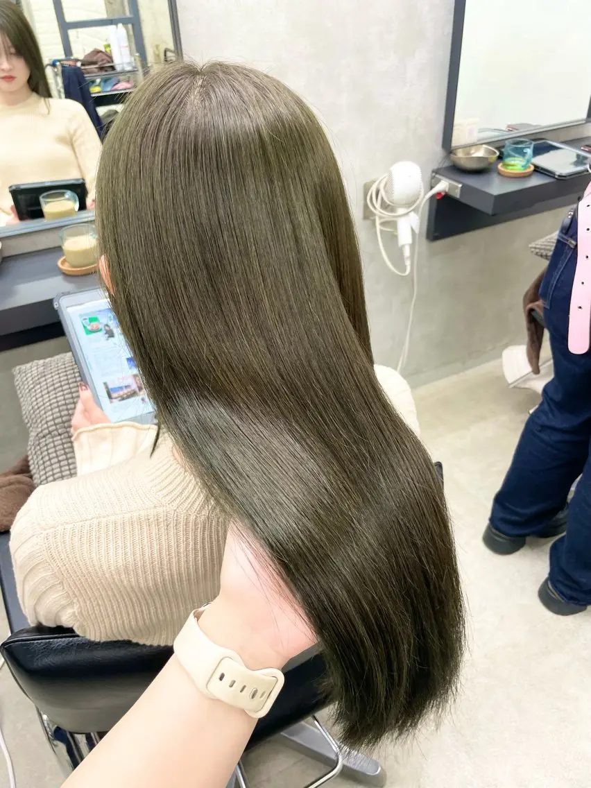 ロング カット ヘアカラー 角田 萌夏のヘアスタイル