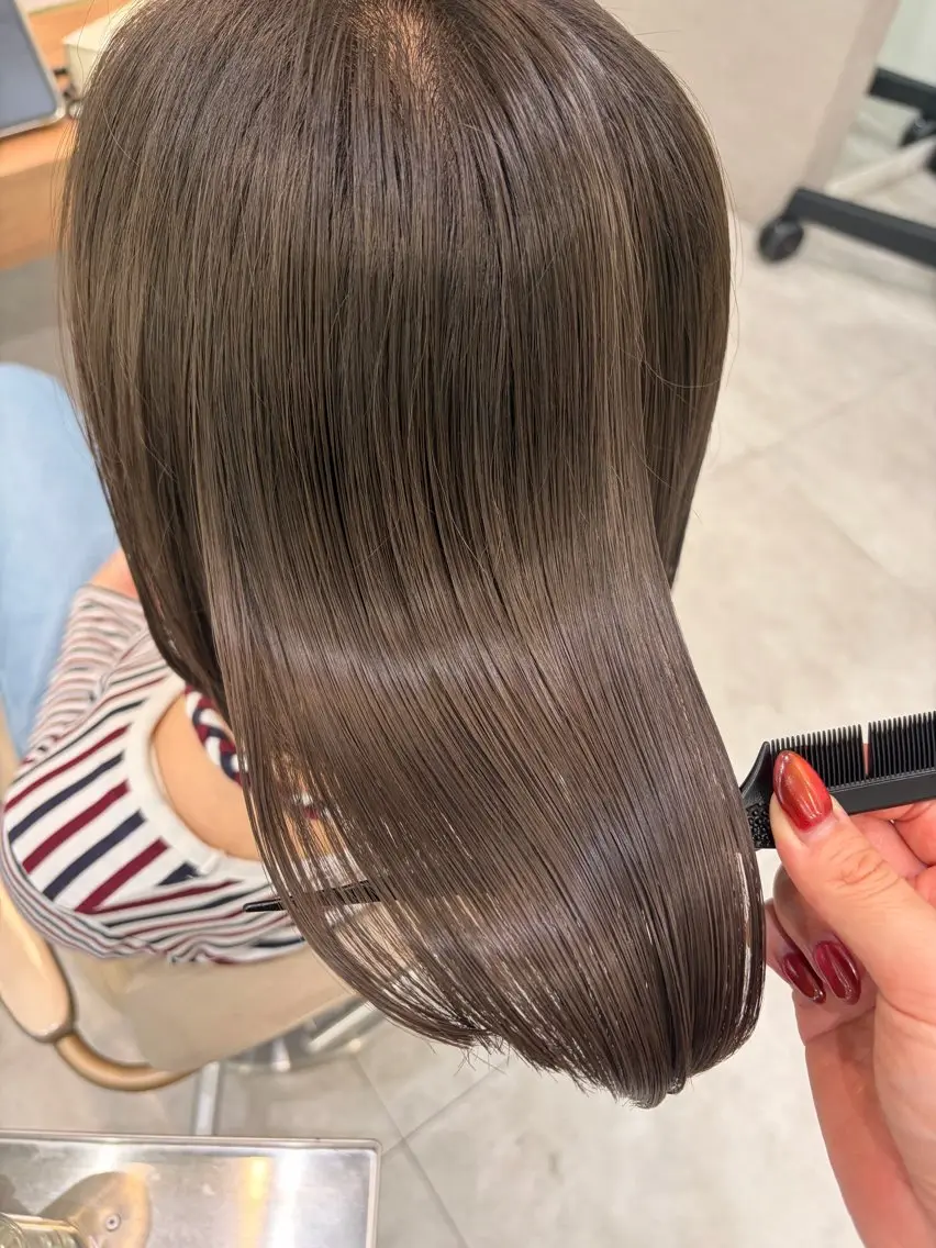 ミディアム カラー ブリーチ グレージュ オリーブグレージュ オリーブグレー ヘアカラー トリートメント ヘッドスパ 【透明感カラー🩶】 津田和希のヘアスタイル