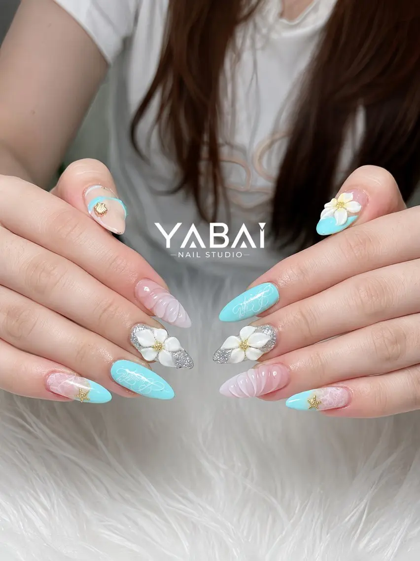 ネイル アートネイル ブルー フラワーネイル ガーリー ラメ(グリッター) ハンドネイル YABAI NailStudioのネイルデザイン