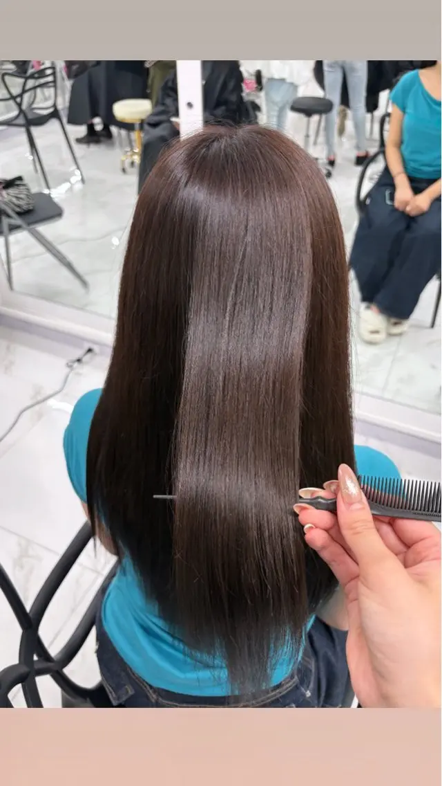 透明感カラー➕レイヤーカット➕Oggiottoトリートメント🩵の写真