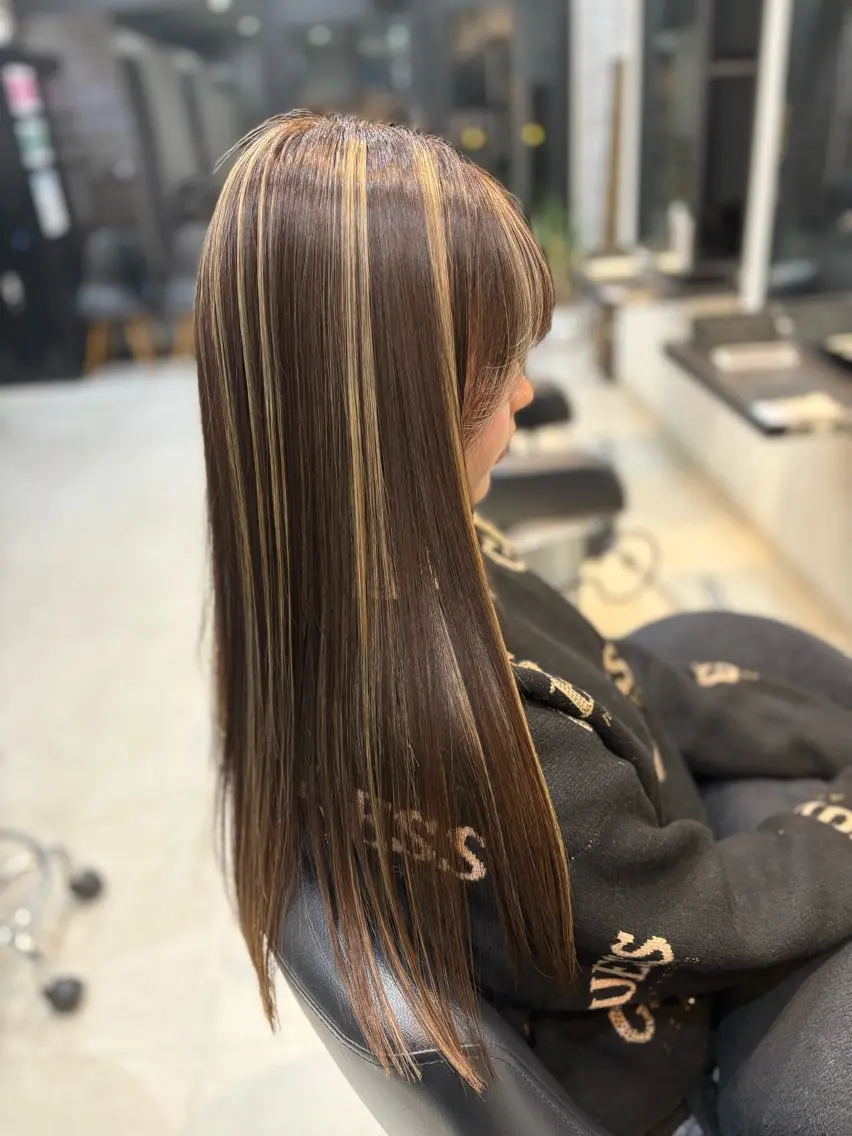 ロング カラー ハイライトカラー 卒業式のヘアスタイル ハイライト 美容室シャルム⭐️ 清水　勇希🩷のヘアスタイル