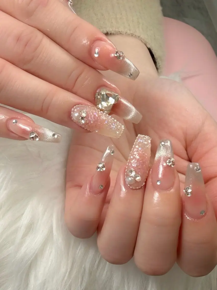 ネイル チークネイル フレンチネイル グラデーション キラキラネイル 韓国ネイル ハンドネイル HIKARIHANA NAILのネイルデザイン