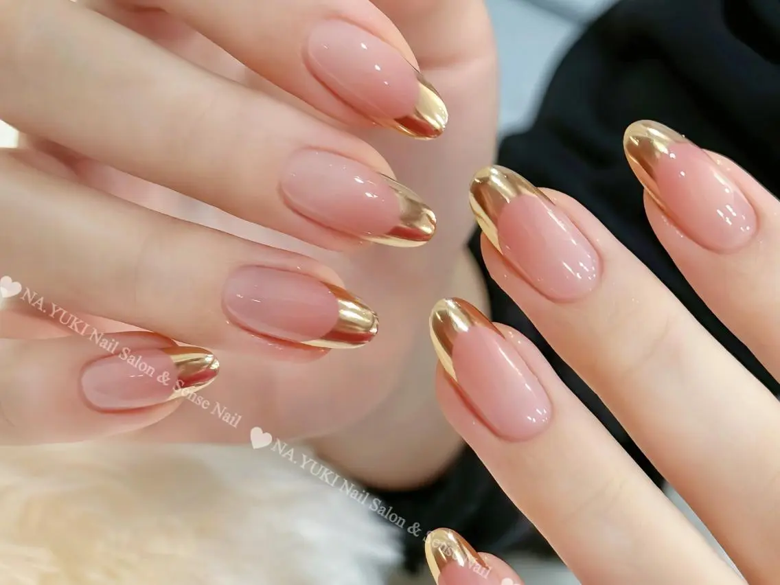 ネイル カジュアル フレンチネイル ジェルネイル ゴールド ミディアムネイル ハンドネイル ハンドケア 🎀Momo 🎀のネイルデザイン