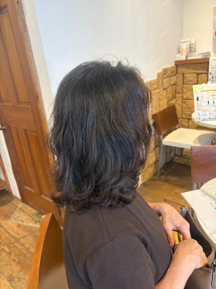 ミディアム パーマ ミディアムパーマ 顔まわりレイヤー 顔周りカット レイヤーカット カット パーマ カット➕パーマモデル 落合 悠夏✄﻿のヘアスタイル