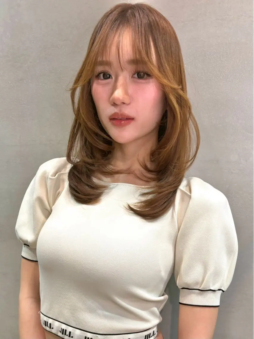 ミディアム ミディアムレイヤー 韓国風ヘア レイヤーカット カット ヘアカラー トリートメント 小顔レイヤー/顔周り 艶髪カラー/金山のヘアスタイル