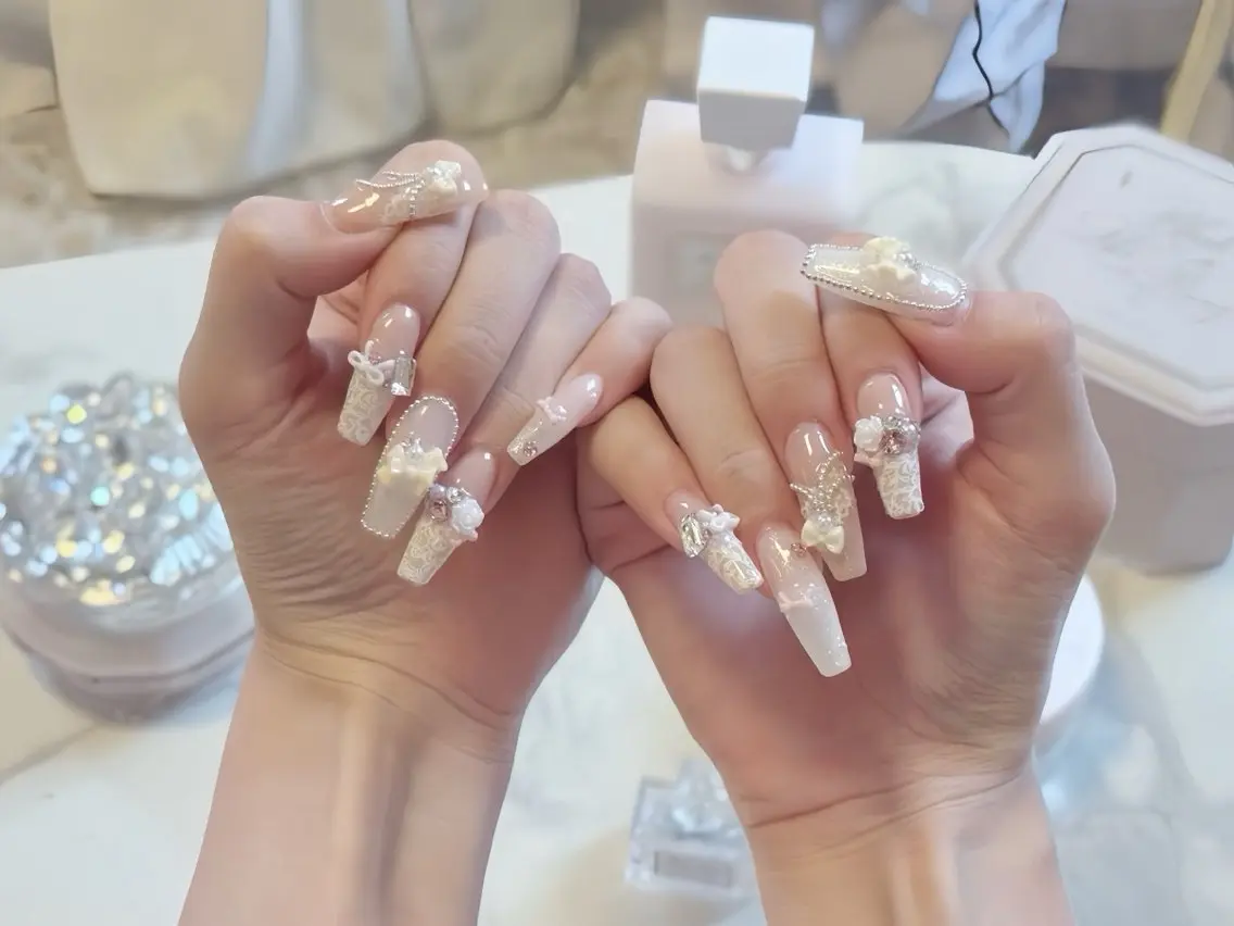 ネイル ブルー フラワーネイル キラキラネイル 韓国ネイル レース ハンドネイル Rin Nail 新大久保店のネイルデザイン