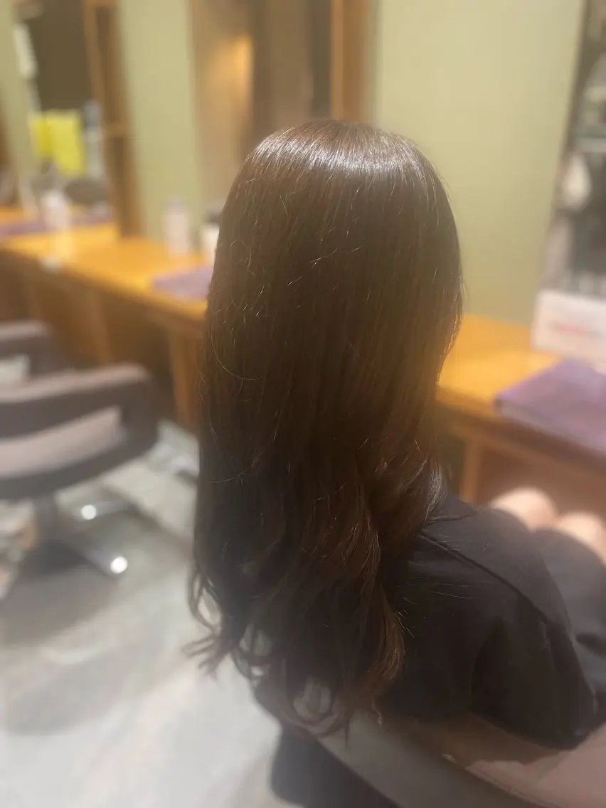 ロング カラー グレージュ にいぼ あやなのヘアスタイル