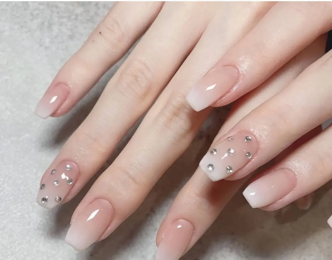ネイル グラデーション ハンドネイル JISOO ANA.CHUOのネイルデザイン