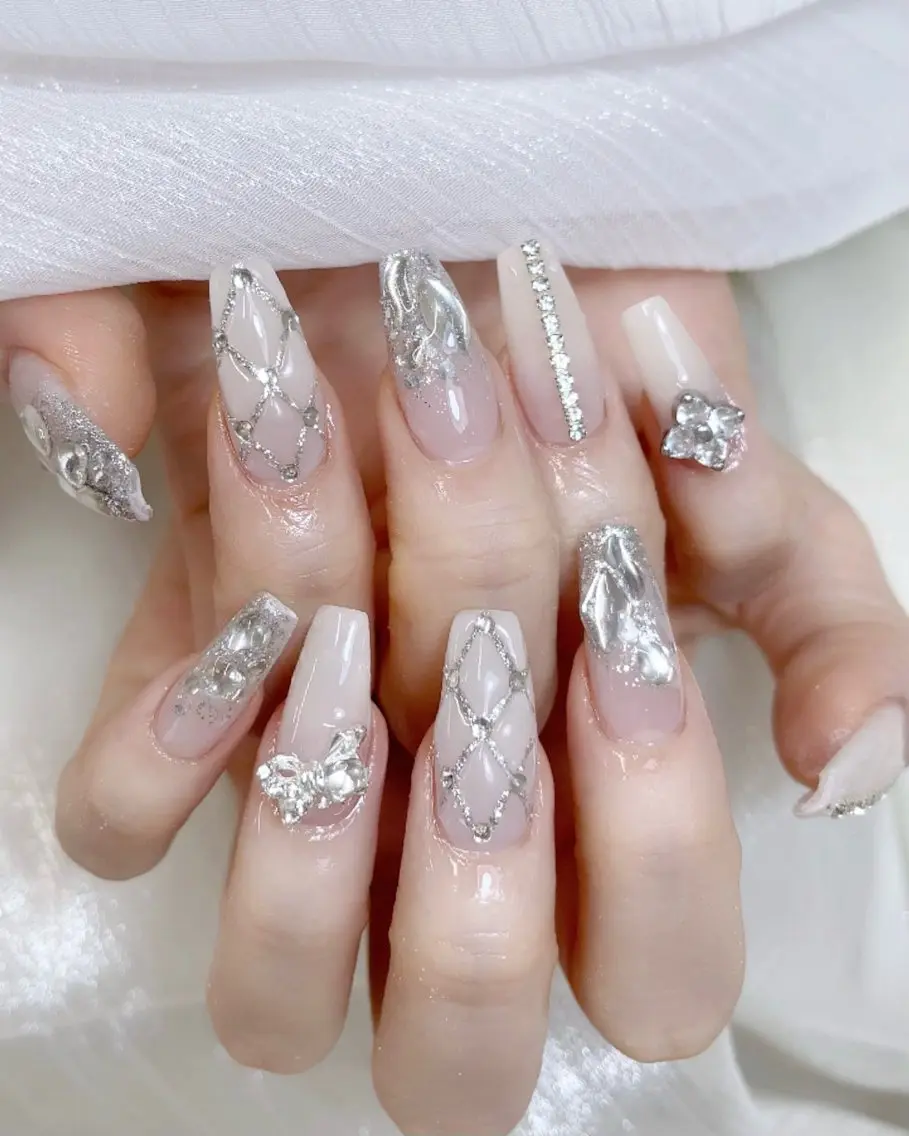 ネイル チークネイル フレンチネイル ハート キラキラネイル 韓国ネイル ハンドネイル Speraネイル 大宮店🎀のネイルデザイン