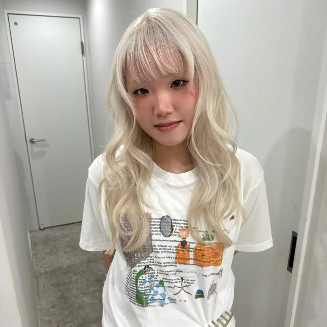 ロング カラー ブロンド ホワイトブロンド レイヤーカット カットモデル୨୧大阪 梅田タカシマリナ♡のヘアスタイル