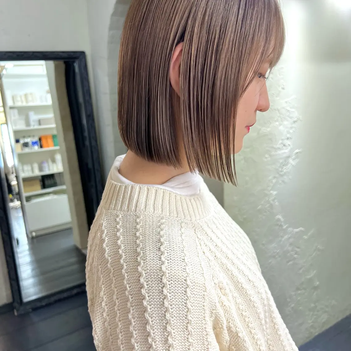 ショート カラー ベージュカラー ブリーチ ミルクティーベージュ ボブ 大久保 佳那のヘアスタイル