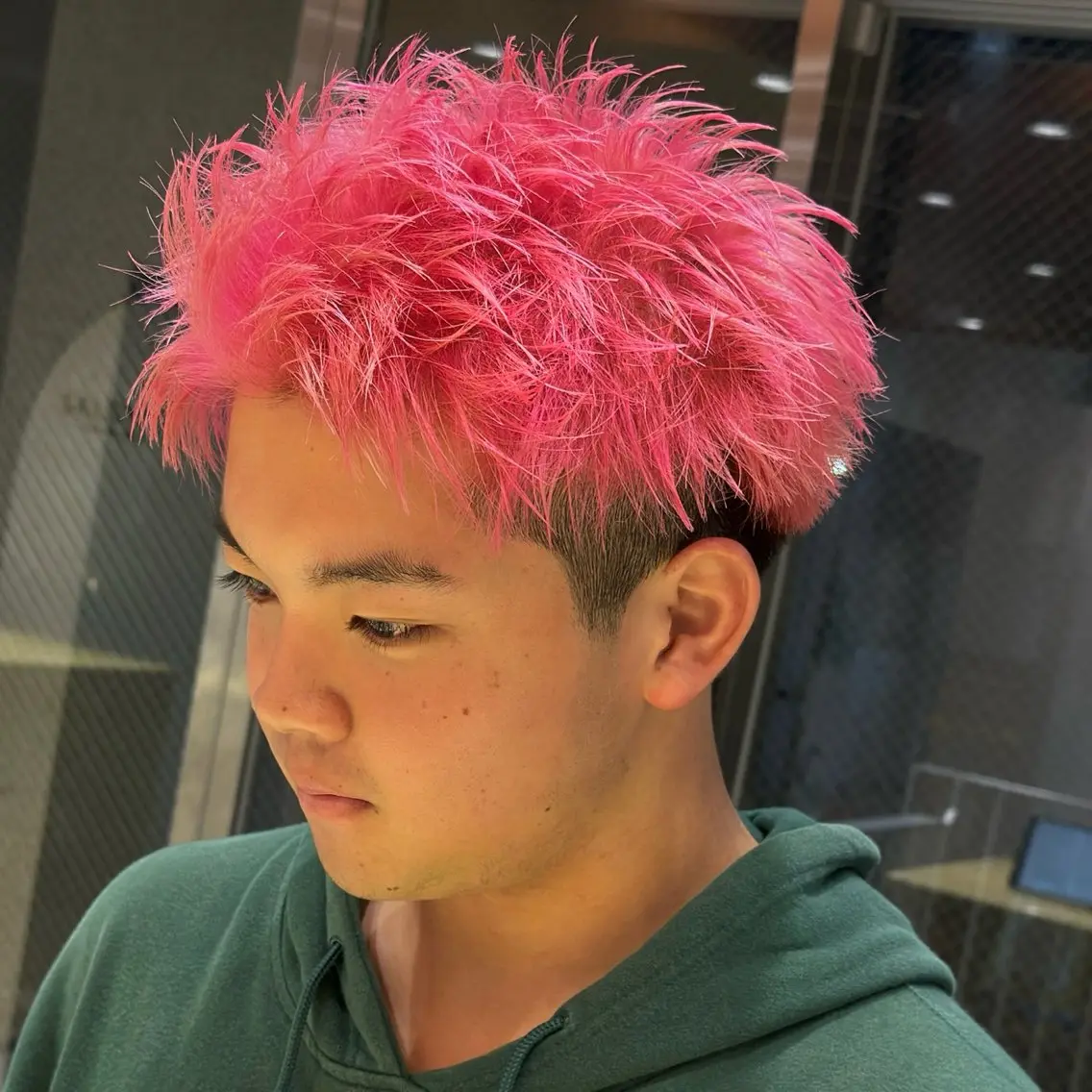 メンズ メンズブリーチ スパイキーショート カット ヘアカラー 渋谷メンズ特化 佐橋世奈のヘアスタイル