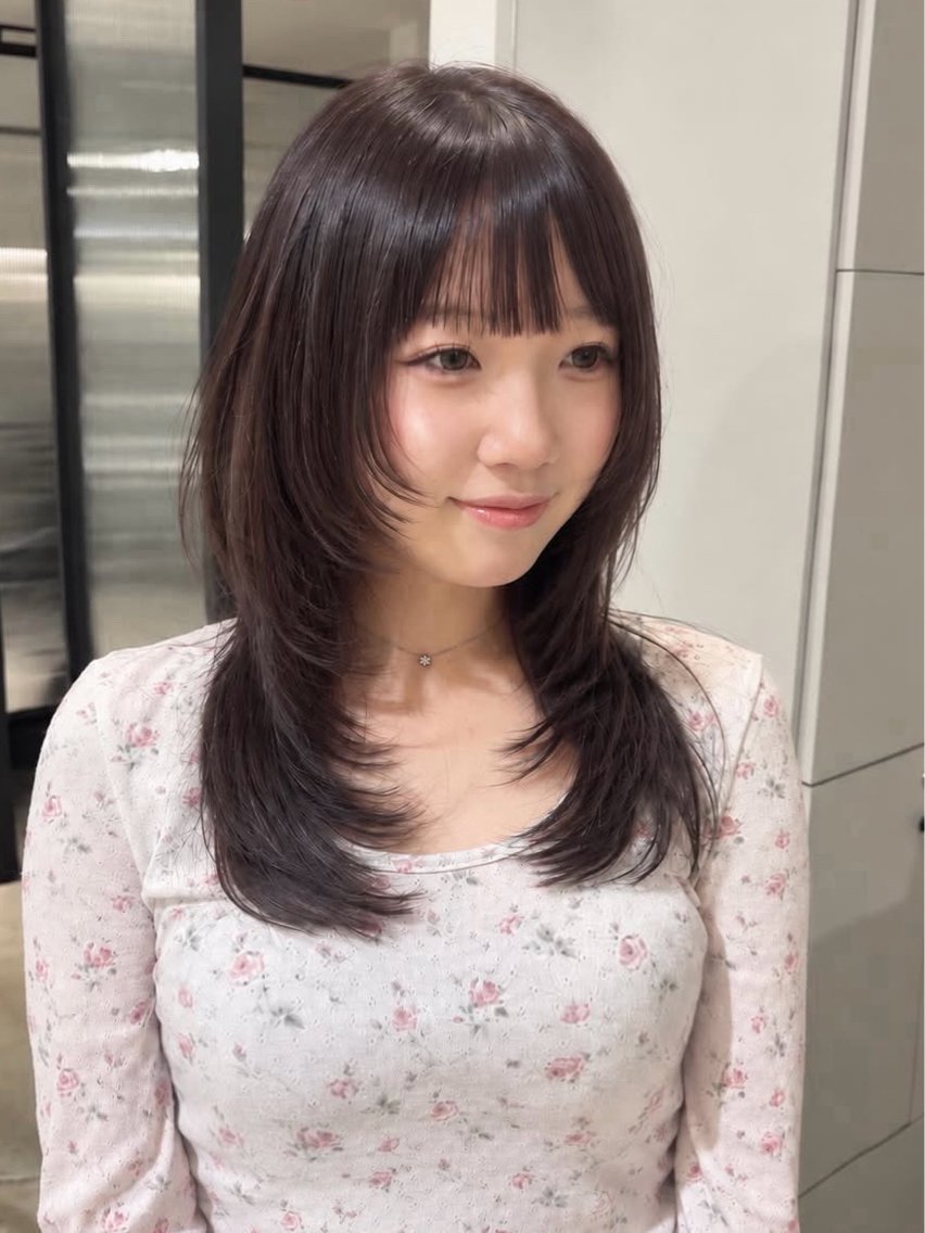ミディアム くびれヘア 顔周りカット 韓国風ヘア レイヤーカット 小顔カット カット yui/レイヤー/ 顔周り/透明感カラーのヘアスタイル