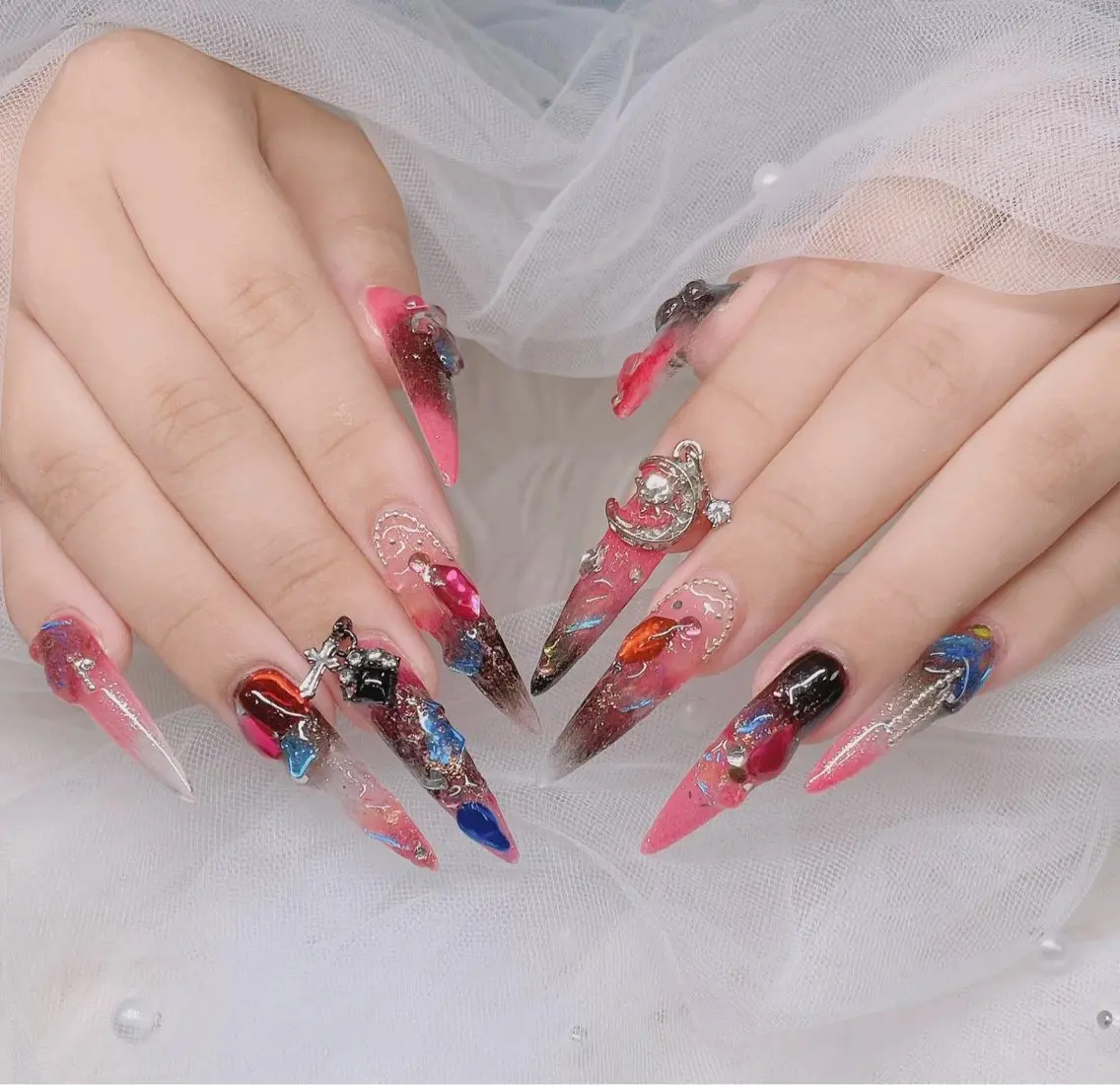 ネイル 長さ出し グラデーション 卒業式 キラキラネイル マグネットネイル ハンドネイル Lee Nailsのネイルデザイン