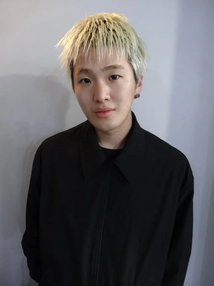 カラー メンズ 抜きっぱなしブロンド ブロンド カット ヘアカラー ウルフ、レイヤー 、メンズカットSHOのヘアスタイル