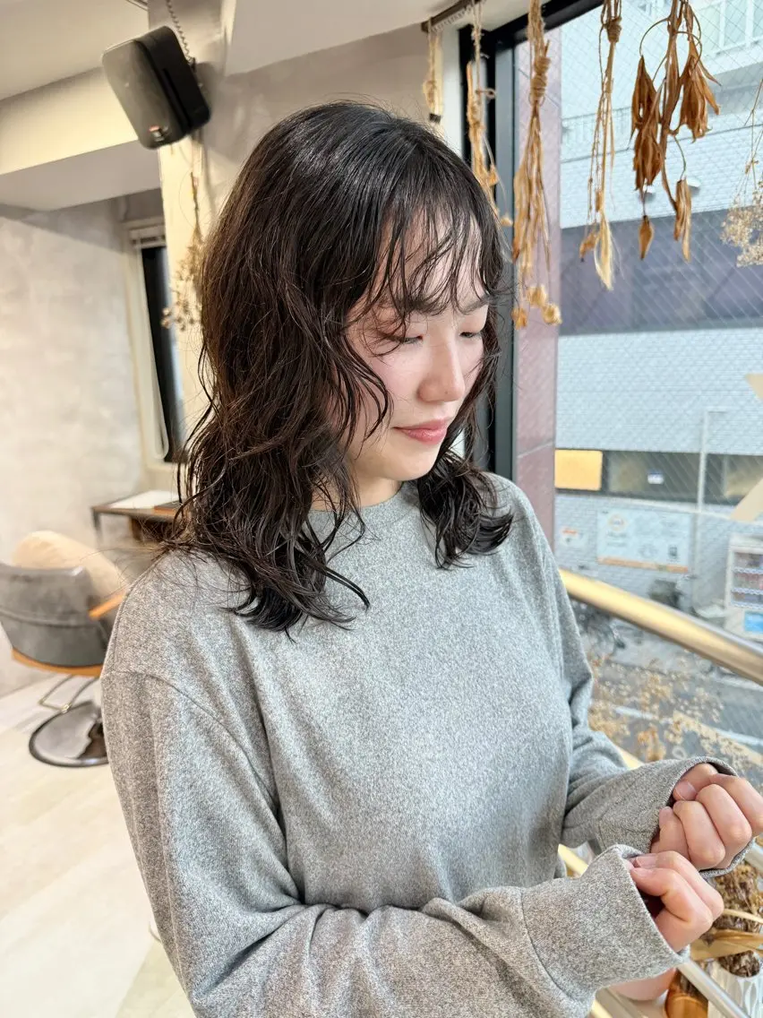 セミロング パーマ ウルフ レイヤー パーマ🪐MANAのヘアスタイル