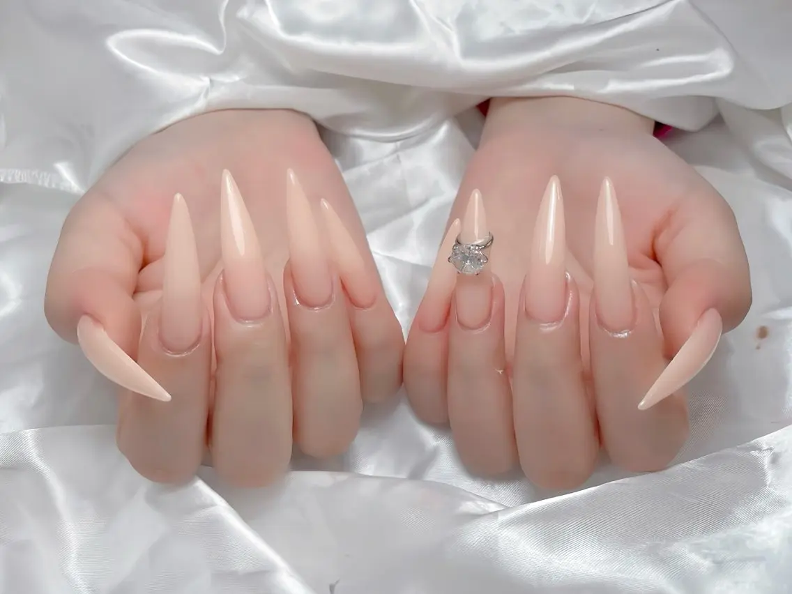 ネイル オーロラネイル チークネイル 桜ネイル クリアネイル ドット ハンドネイル Rin Nail 新大久保店のネイルデザイン