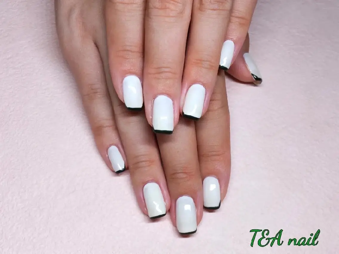 ミディアム ネイル フレンチネイル ジェルネイル スカルプネイル T&A nailのネイルデザイン