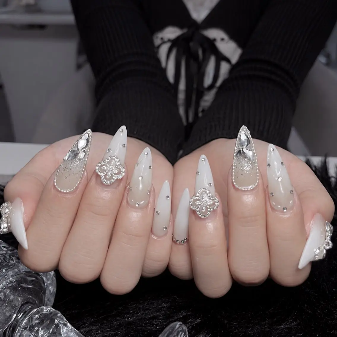 ネイル オーロラネイル 長さ出し フラッシュネイル フレンチネイル ジェルネイル ハンドネイル Amee Nail Salonのネイルデザイン