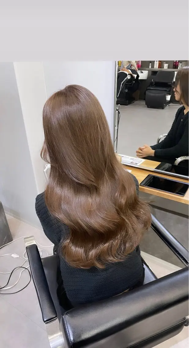 ミディアム カラー カット ヘアカラー トリートメント レイヤーカット 西村あきやのヘアスタイル