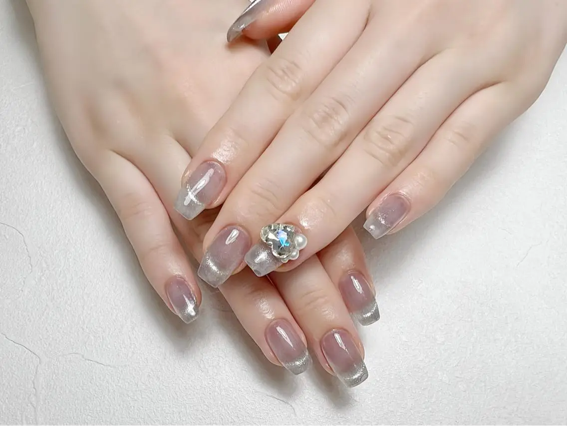 ネイル フレンチネイル マグネットネイル マグネットフレンチ 持ち込み オフィスネイル rouse nail RISATOのネイルデザイン