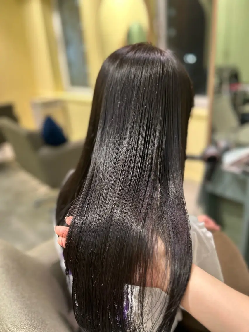 カラー グレージュ 一條 乃亜のヘアスタイル