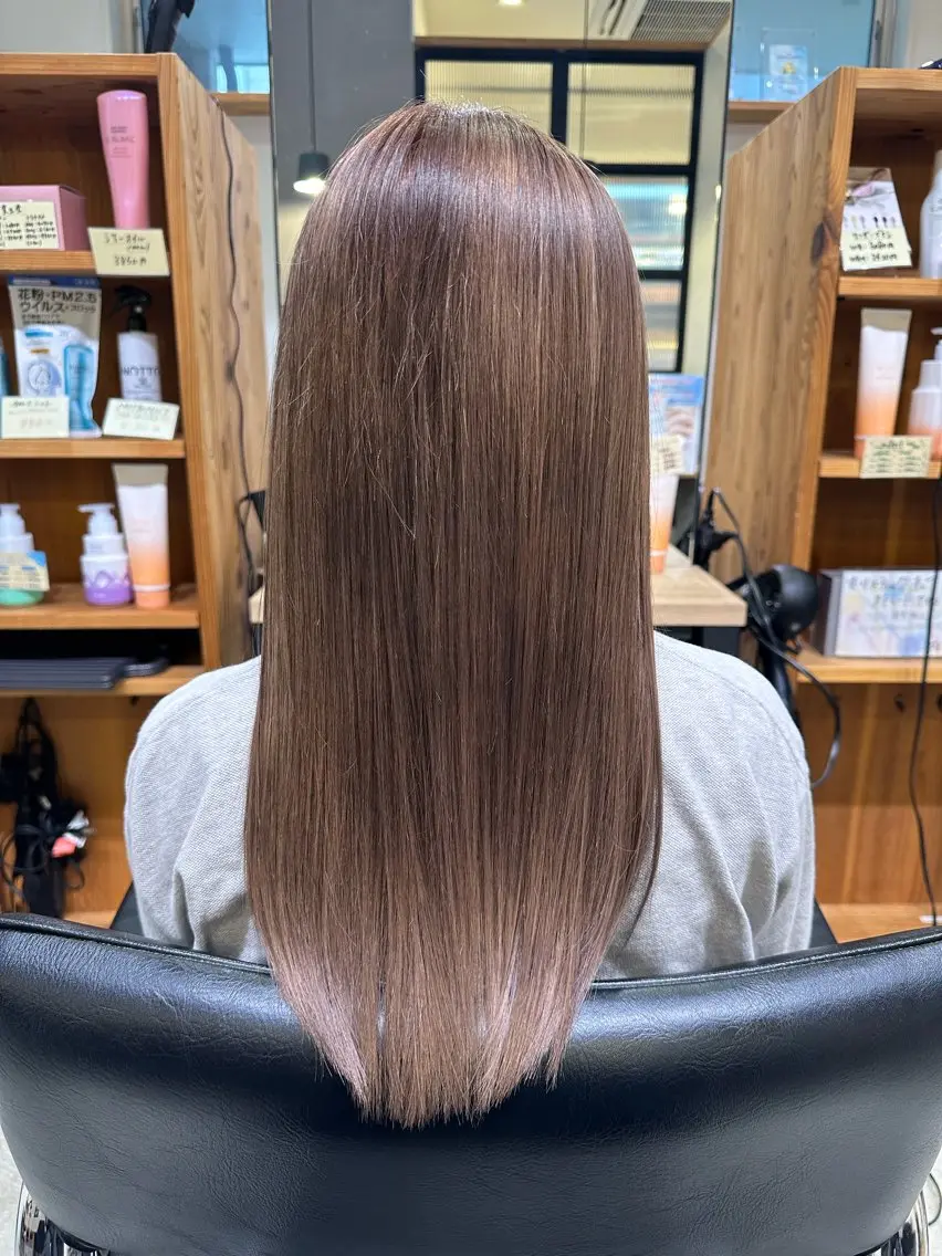 ロング カラー ベージュカラー ブリーチ ショコラベージュ 伊藤 旭華のヘアスタイル