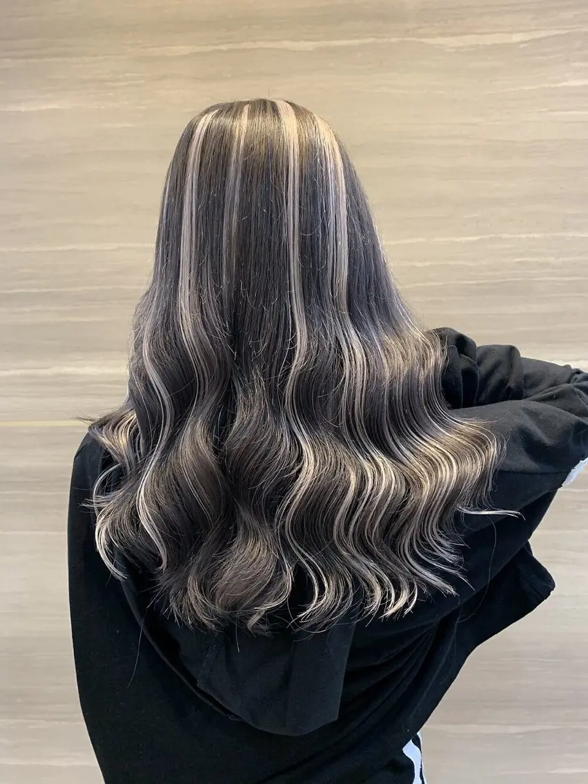 ロング カラー ブリーチ ダブルカラー グラデーションカラー ハイライトカラー インナーカラー カット ヘアカラー トリートメント エクステ 🖤みらい🖤 カットモデル様募集中のヘアスタイル