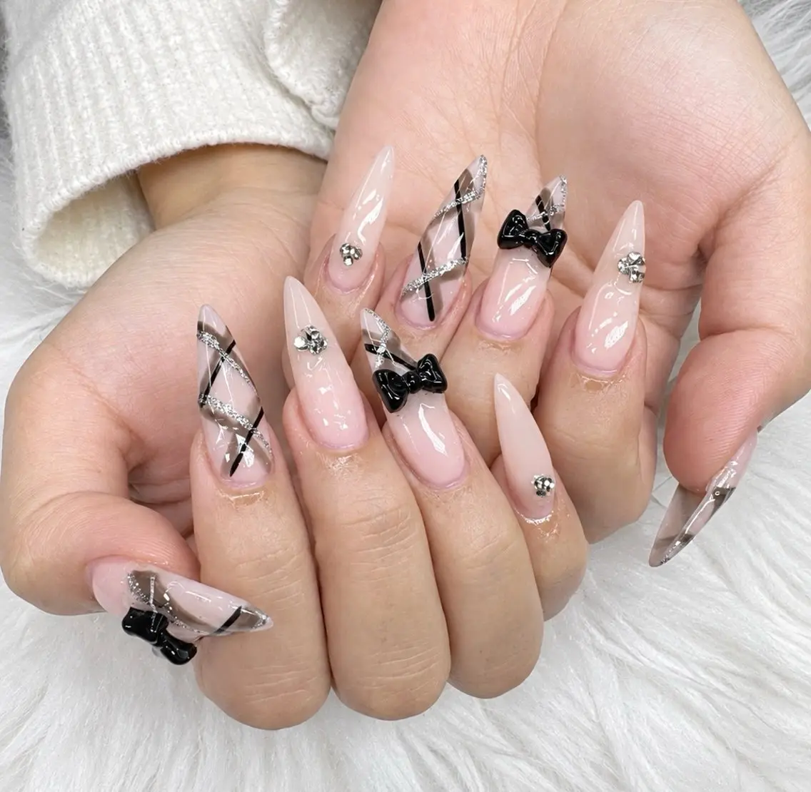ネイル MIKA RUBY NAIL SLONのネイルデザイン