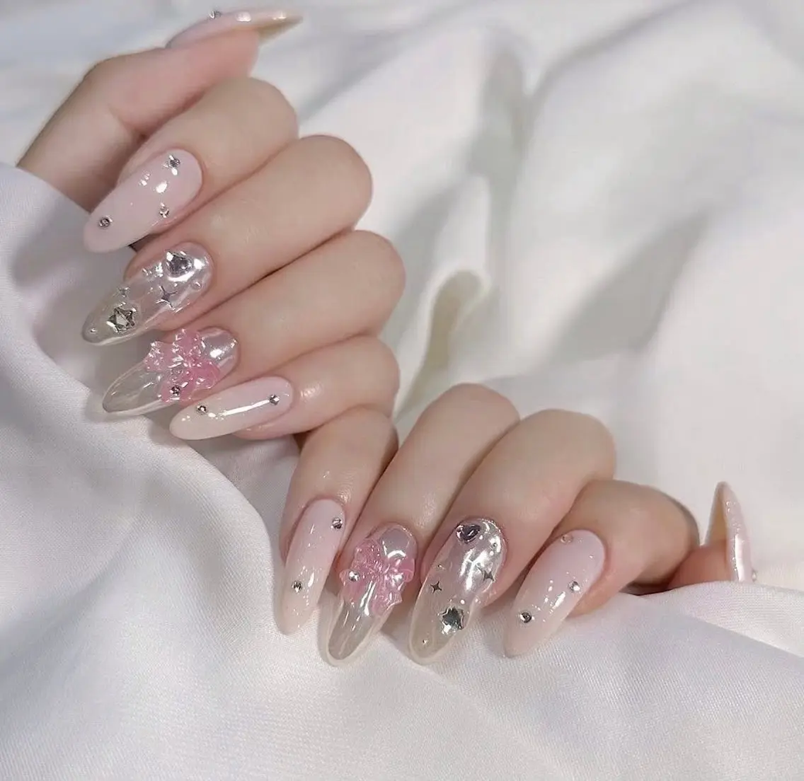 ネイル チークネイル フレンチネイル グラデーション キラキラネイル 韓国ネイル ハンドネイル Minette nailHuongのネイルデザイン