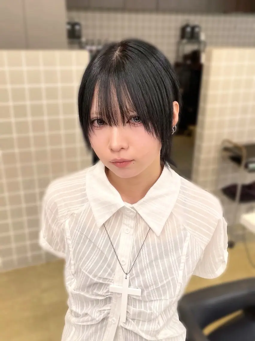 ショート カラー ヘアカラー ヘアセット 🖤韓国暗髪 ｜透明感カラー　ゆりのヘアスタイル