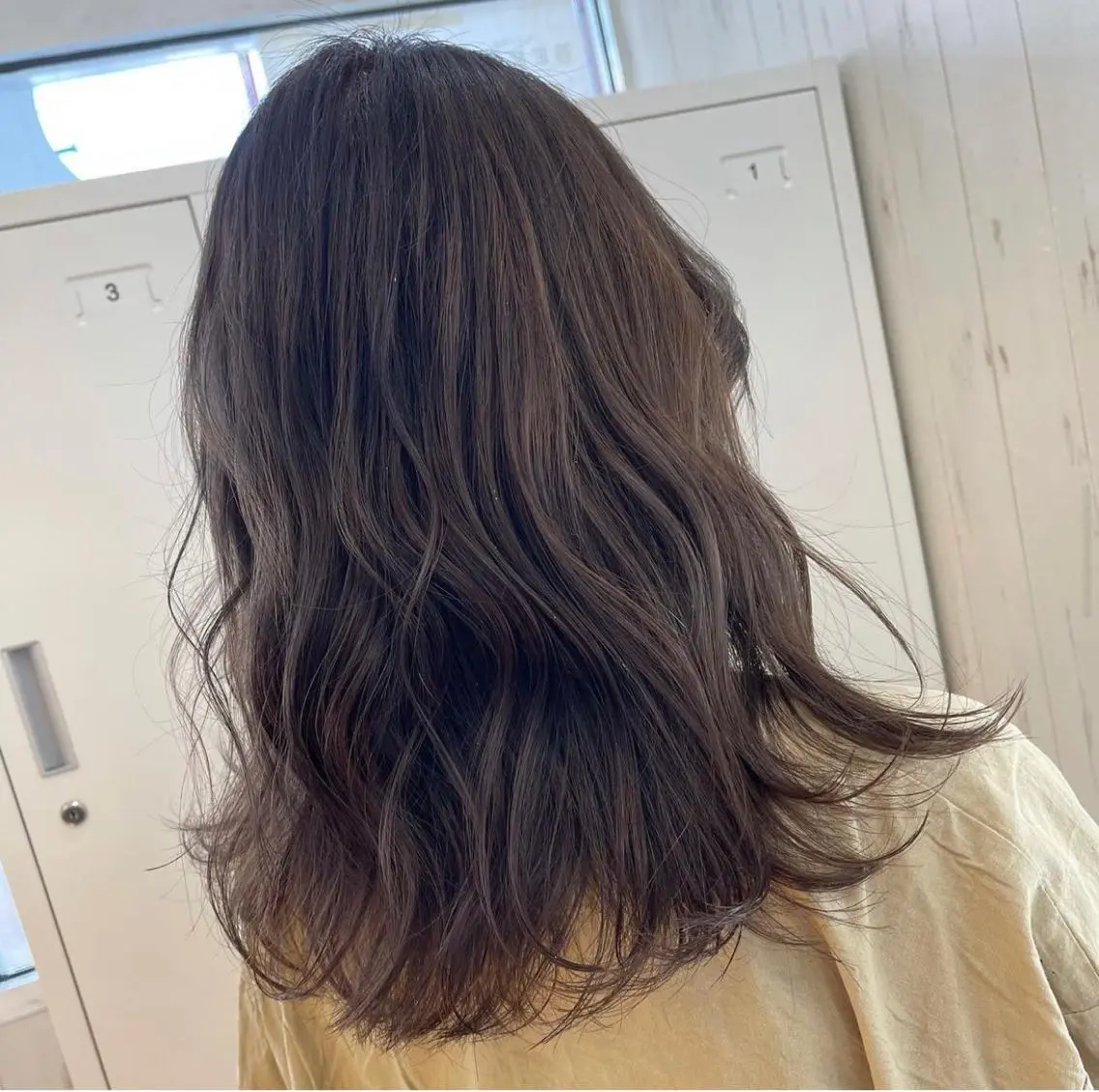 ミディアム カラー グレージュ ヘアカラー トリートメント emi/髪質改善/ 韓国風/艶カラーのヘアスタイル