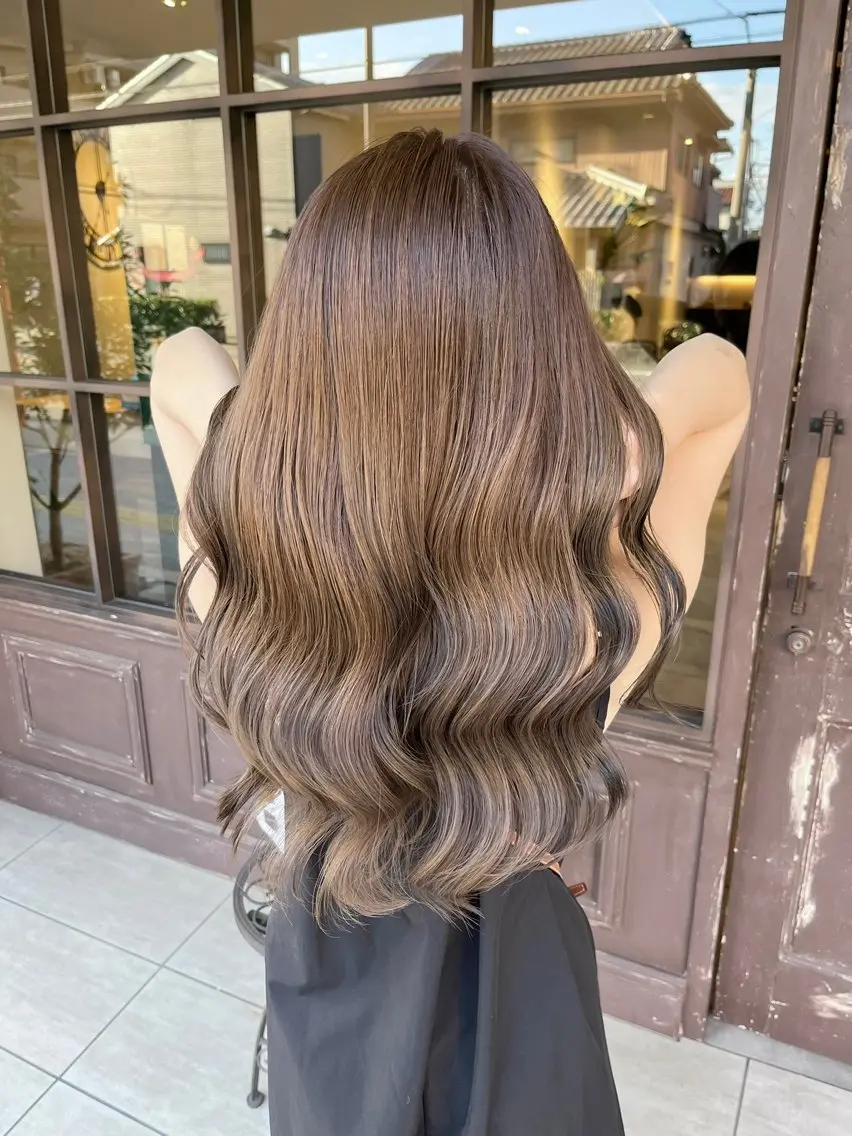 ロング カラー ブリーチ ダブルカラー グレージュ ハイトーンカラー ブリーチなしカラー ヘアカラー トリートメント 川越 輝梨奈のヘアスタイル
