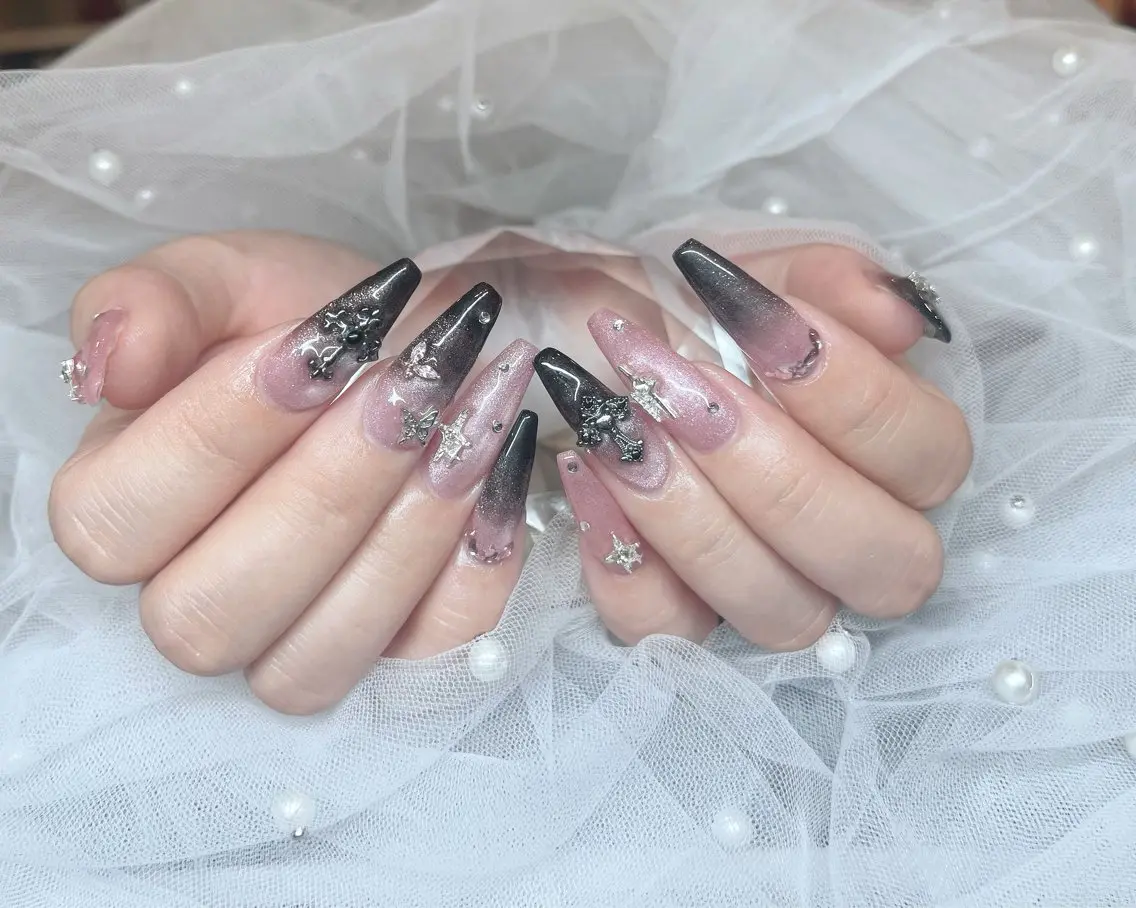 ネイル フレンチネイル グラデーション マグネットネイル ミラーネイル 持ち込み Sora Nailのネイルデザイン