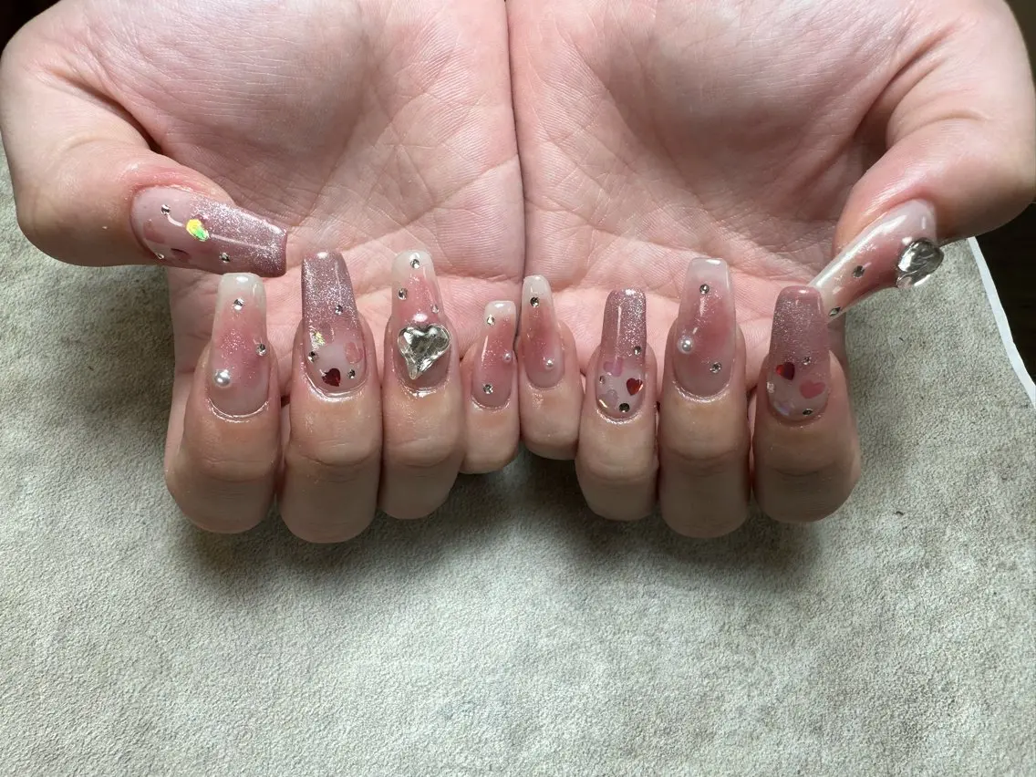 ネイル チークネイル キラキラネイル マグネットネイル ピンク ワンホンネイル nailroom Anmie.のネイルデザイン