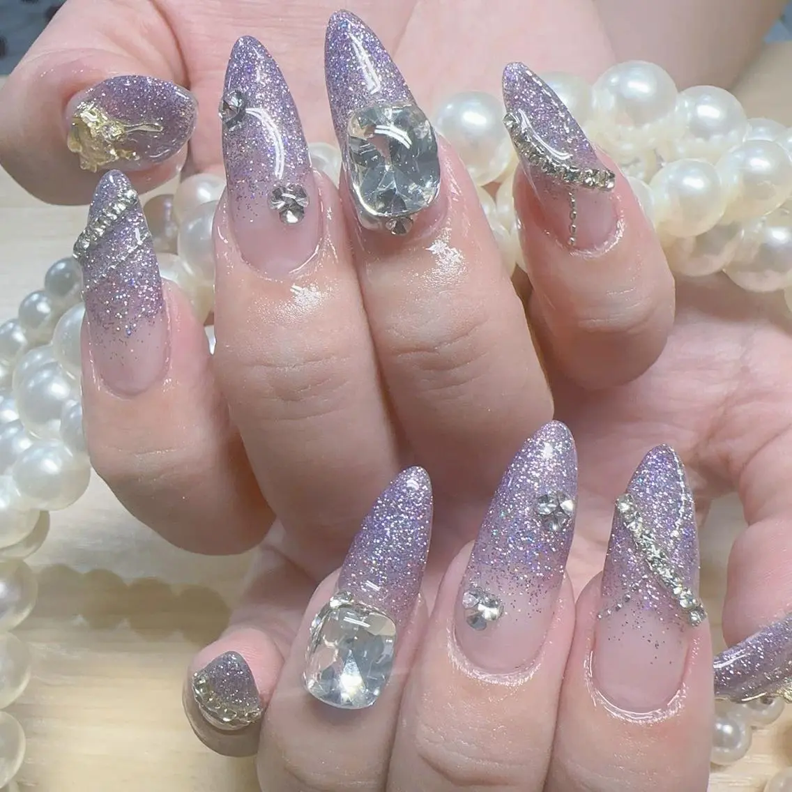 ネイル オーロラネイル 長さ出し フレンチネイル ガーリー キラキラネイル ハンドネイル Lucky nail salonのネイルデザイン