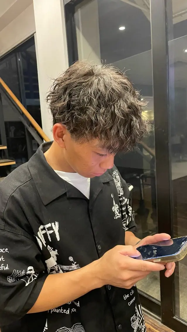 パーマ メンズ マッシュ 刈り上げ カット メンズ/透明感カラー しゅうとのヘアスタイル
