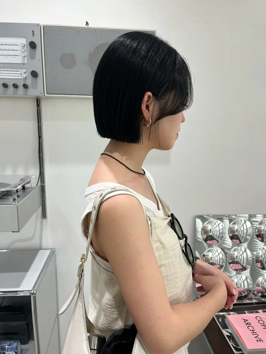 ショート カラー ボブ カット 縮毛矯正 トリートメント kosoraレイヤー ハイトーン/デザインのヘアスタイル