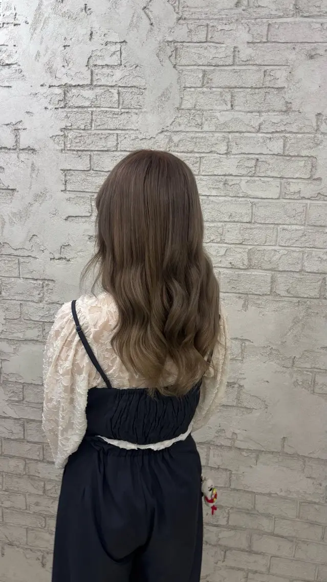 セミロング アッシュ ヘアカラー トリートメント ブリーチモデル/ Yuu🎀🖤のヘアスタイル