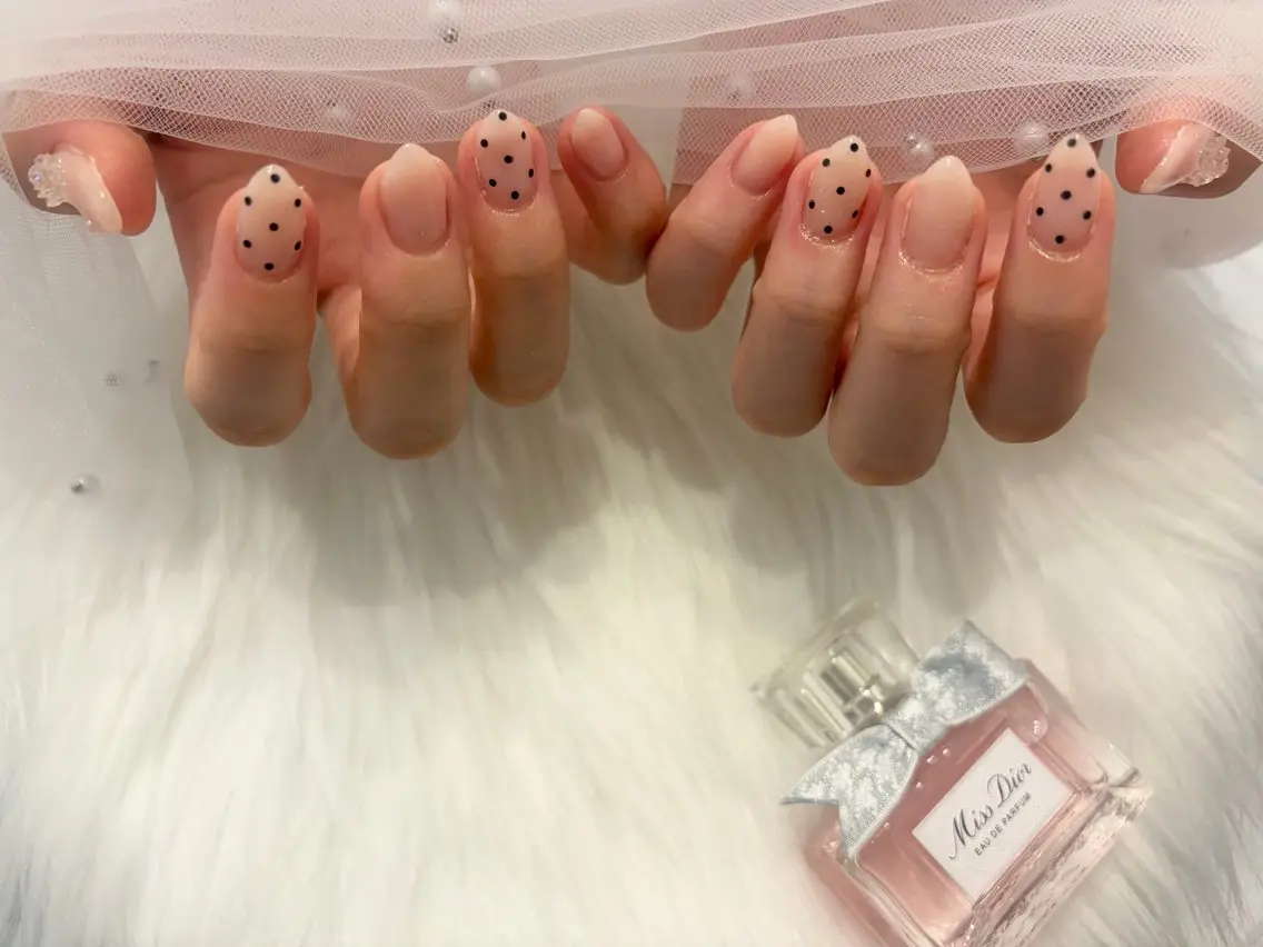 ネイル ドット ピンク ハンドネイル M🎀 nailのネイルデザイン