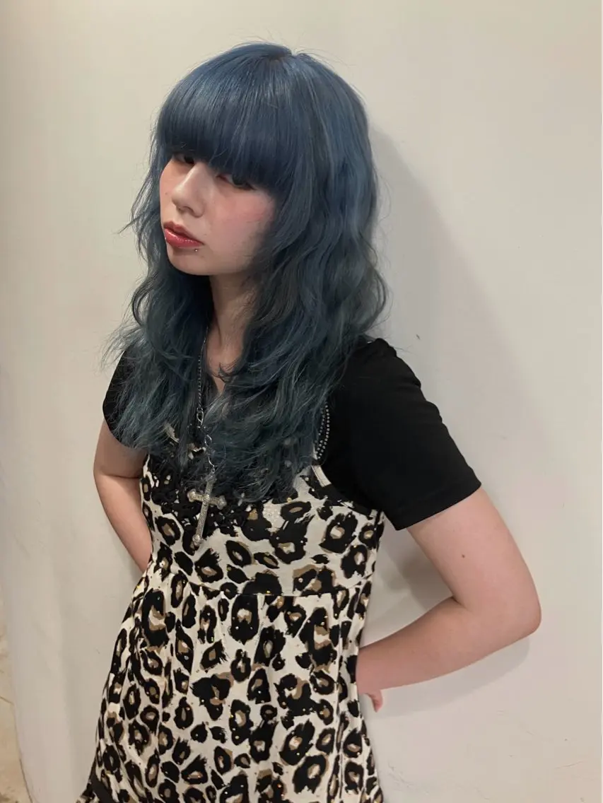 セミロング カラー ブルーカラー Hanaka🪷 ニュアンス×レイヤーのヘアスタイル