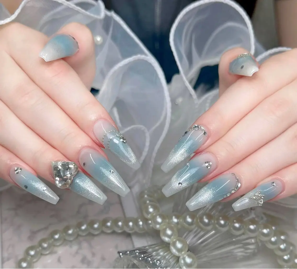 ネイル キラキラネイル 韓国ネイル マグネットネイル 持ち込み ネイルチップ ハンドネイル Chiee Bling.Nailのネイルデザイン