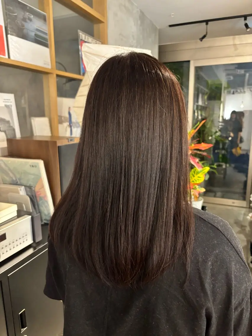 セミロング アッシュ アッシュブラウン ヘアカラー 橋本 愛結のヘアスタイル