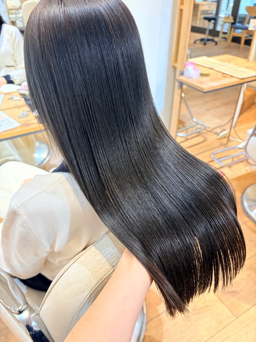 ロング カラー ココアグレージュ グレージュ カット ヘアカラー トリートメント newi 京橋 【yuuki】のヘアスタイル
