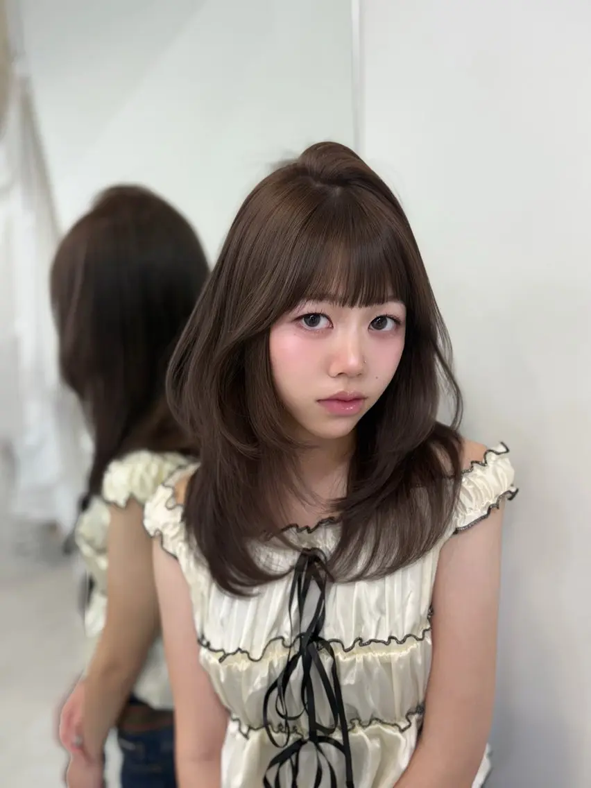 セミロング ワンホンヘア 🤍𝑀𝐼𝐻𝑂のヘアスタイル