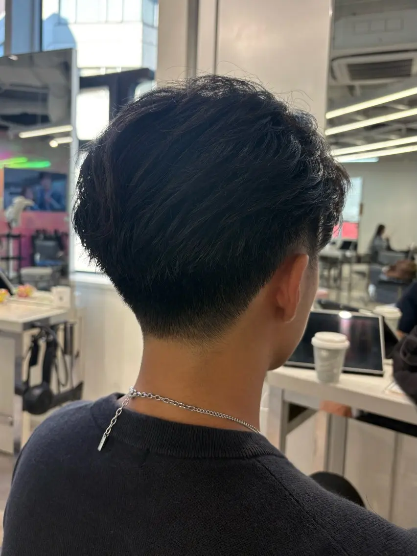 メンズ センターパート 刈り上げ ‎しゅり🇰🇷 日韓MIXメンズヘアのヘアスタイル