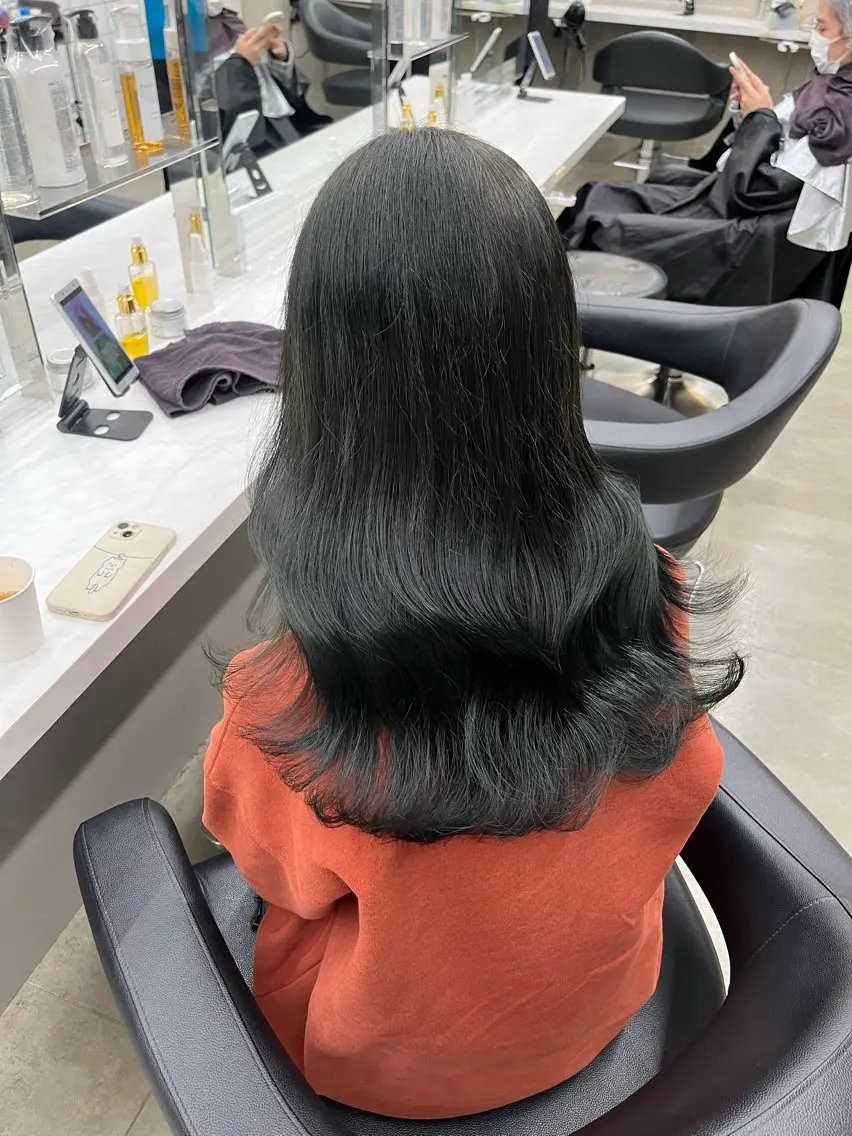 ロング ヘアカラー トリートメント ヘッドスパ ヘアセット 寒色/ベージュヘア ブリーチありMiOのヘアスタイル